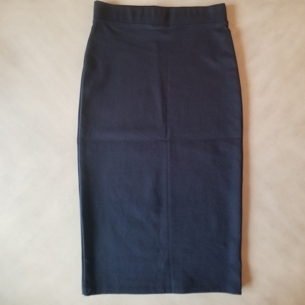 IRIS Black pencil skirt.
